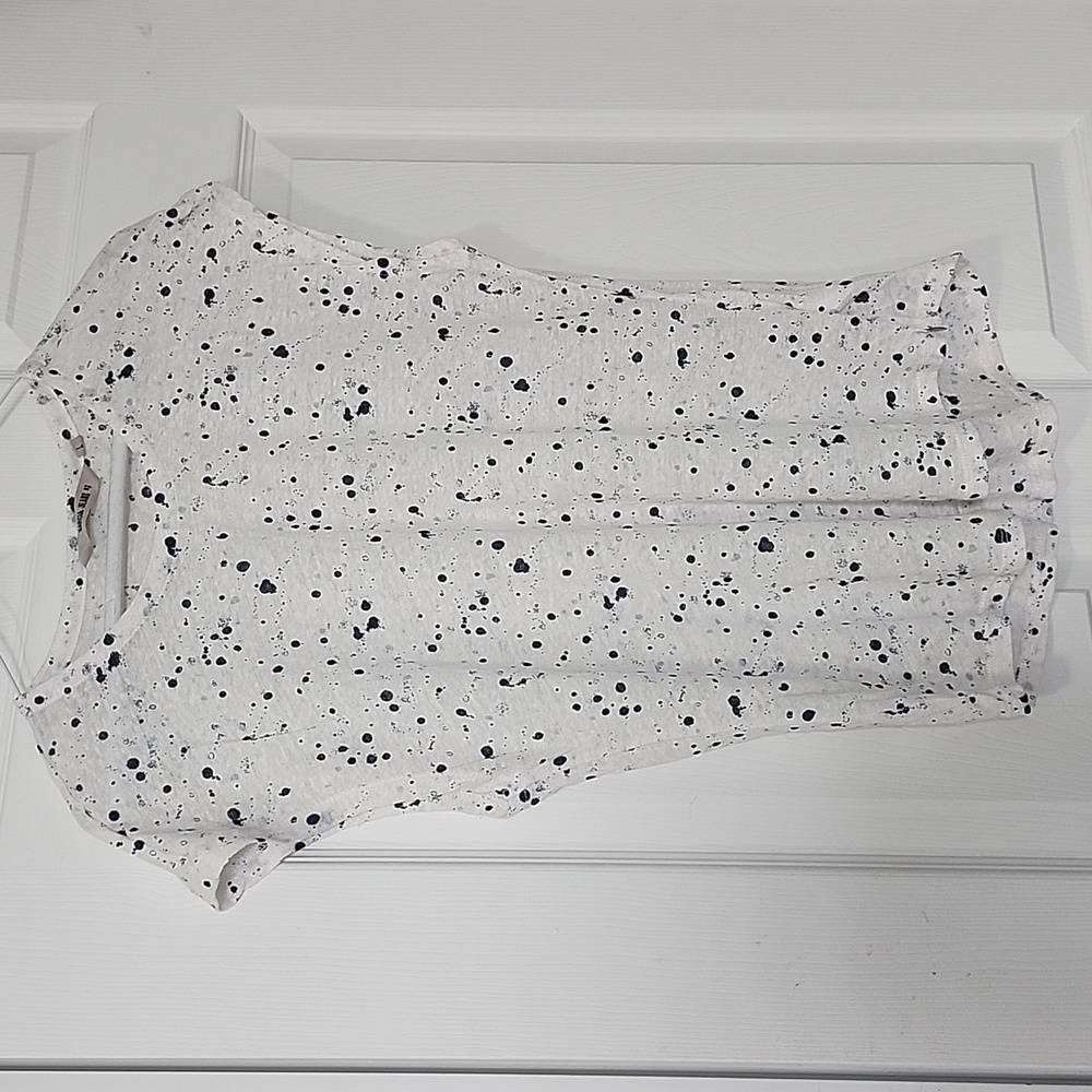 Garcia Jeans cap sleeve tshirt. White with blue circle pattern